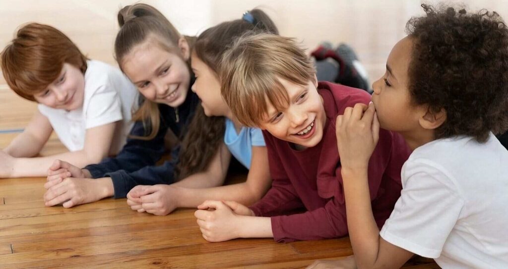 infantes reunidos grupo jugando